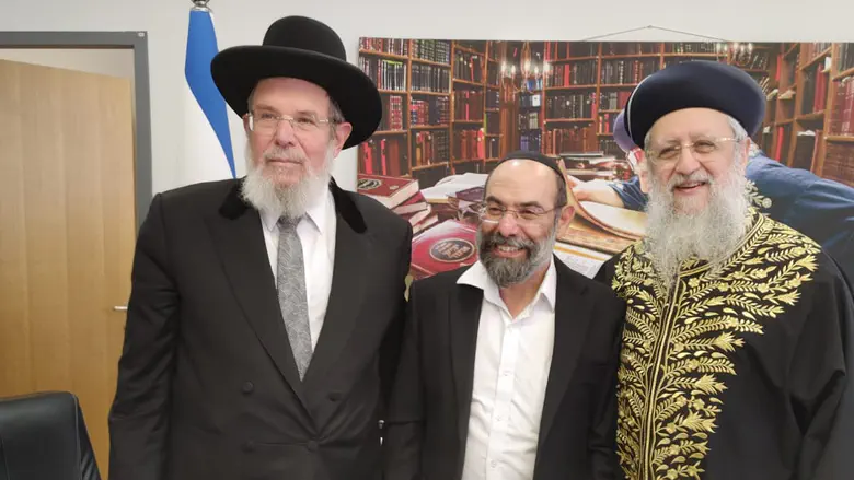 עו"ד עופר יעקב עם הרבנים הראשיים