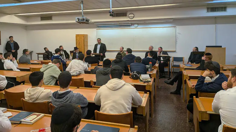 סופר בביקור