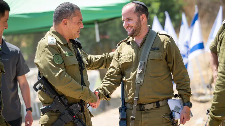 יוסי לוי עם הרמטכ"ל זמיר