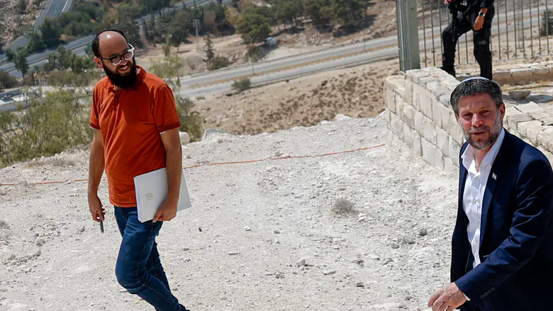 סמוטריץ' לצד אפרים דוד