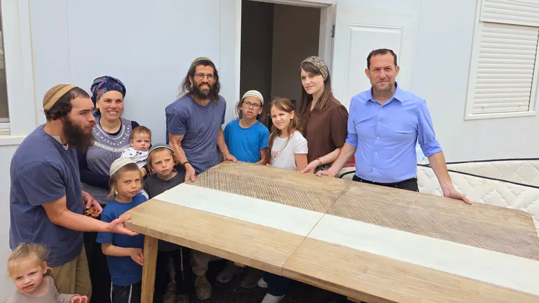 יוסי דגן עם המשפחות