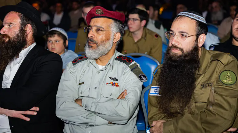 הרבנים במעמד