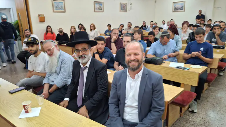 הרב זרביב בישיבה