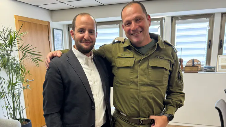 לוי עם האלוף לוטן