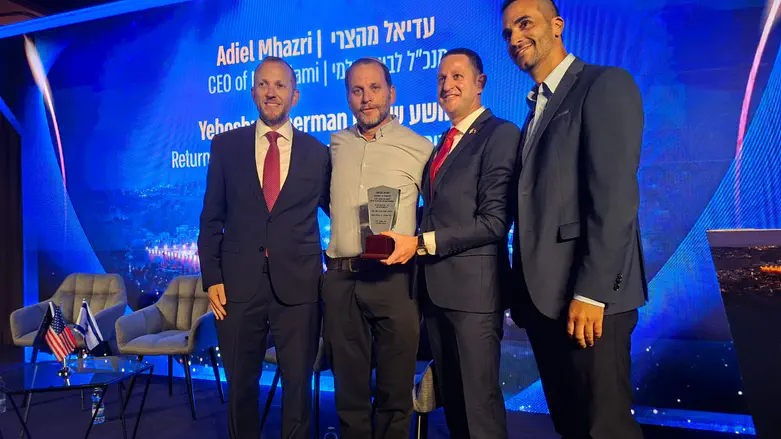 שרמן מקבל את האות