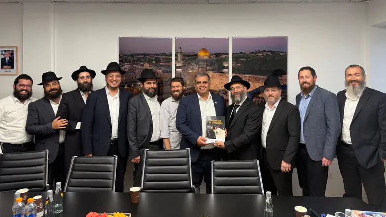 המפגש עם השר סופר