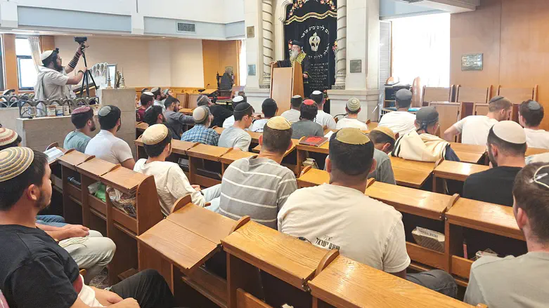 תלמידי הישיבה בשיעור