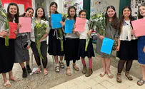 בעל חנות הפרחים תרם זרים עבור ניצולי שואה