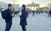 מאות נטלו לולב בשער הניצחון בברלין