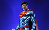 חבר הקונגרס ישבע אמונים– עם קומיקס סופרמן