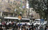 נערים קיצוניים תלשו דגלי ישראל