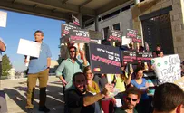 וידאו: פעילי שמאל קיצוני מפגינים בכיכר ספרא