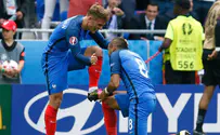 יורו: צרפת המארחת העפילה לרבע הגמר