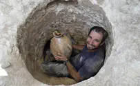 שרידי קרפדות ערופות בקנקן בן 4,000