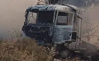 המשאית עלתה באש, הנהג נפצע קשה