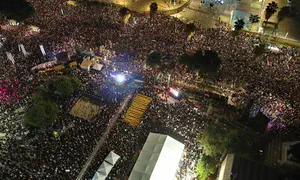 חטופים ששוחררו משתתפים בעצרת בתל אביב