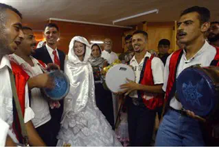 חתונה מוסלמית. הנערה ניצלה