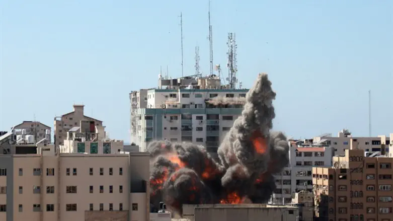 תקיפת הבניין הרב קומתי אלג'אא בשכונת רימאל